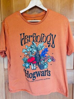 🌺🌺🌺3/25 MAD Engine Orange Herbology Hogwarts Graphic Tee